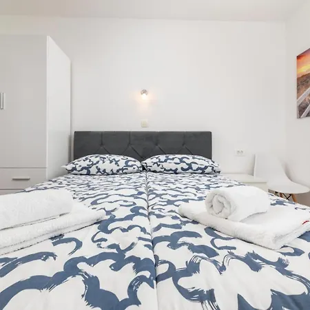 Jana 1 Apartamento *