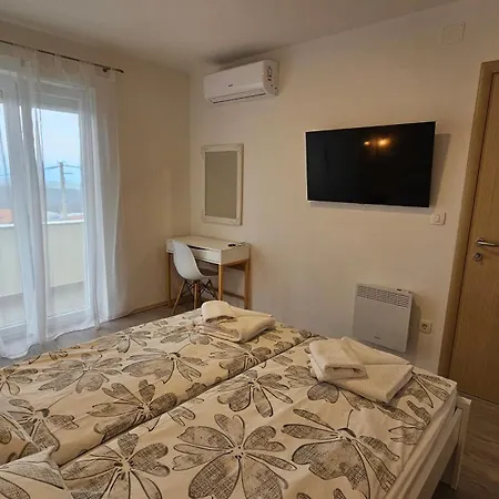 Apartman Jana 1 *